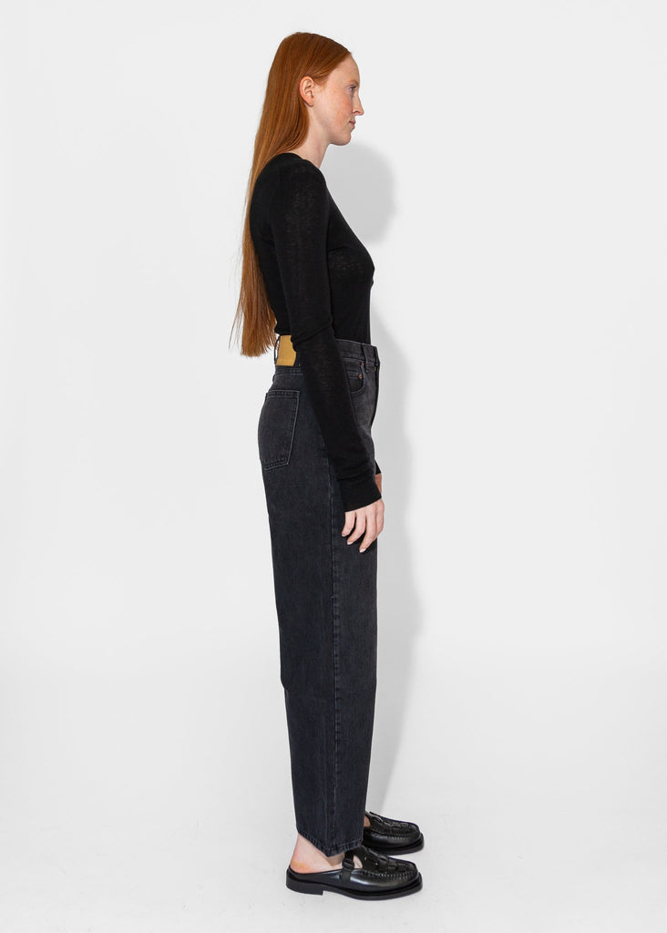 B - Sides_Elissa High Wide in Stil Black_denim_24 - Finefolk