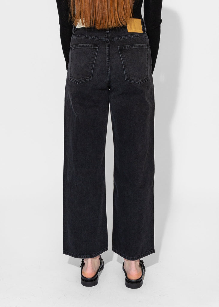 B - Sides_Elissa High Wide in Stil Black_denim_24 - Finefolk